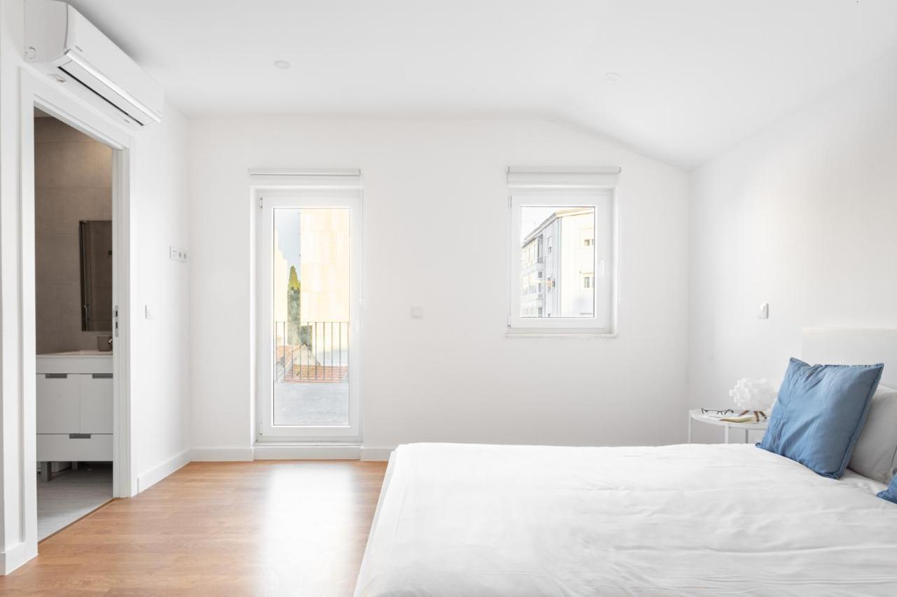 Altido Modern 2-Level Flats Near Ajuda Palace Lisbon Exterior photo